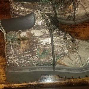 Skechers Men camouflage boots